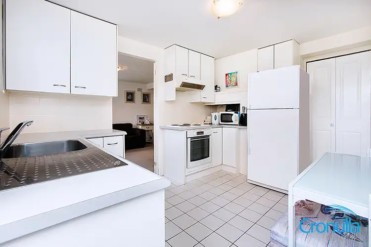 Third view of Homely apartment listing, 4/44 Seaview St, Cronulla NSW 2230
