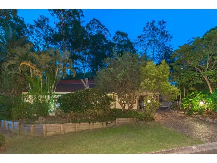 10 Wirra Street, Chapel Hill QLD 4069