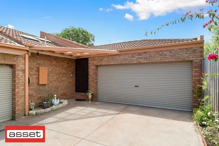 2/18 Gnarwyn Road, Carnegie VIC 3163