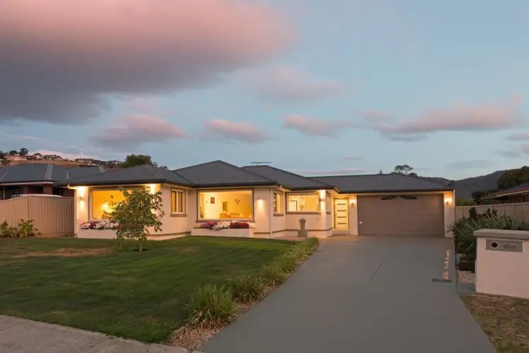 8 Henty Close, Old Beach TAS 7017