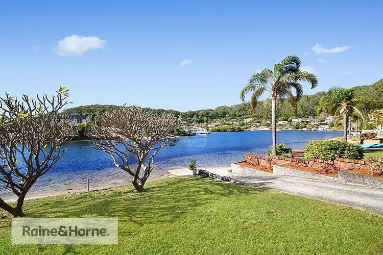 11 Helmsman Boulevard, St Huberts Island NSW 2257