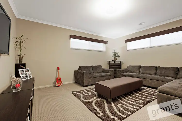 Fifth view of Homely house listing, 8 Perry Circuit, Cranbourne North VIC 3977