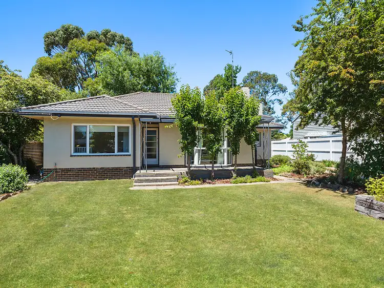 6 Bowen Street, Woodend VIC 3442