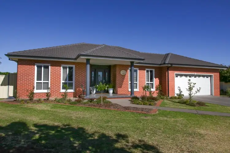 4 Moreton Bay Drive, Leeton NSW 2705