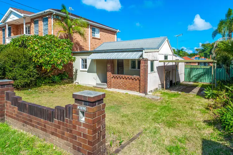 203 Franklin Street, Chifley NSW 2036