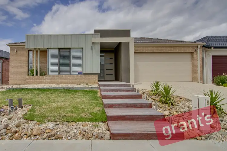 8 Celsius Drive, Cranbourne North VIC 3977