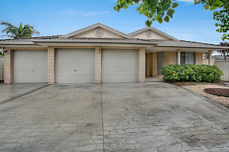 6 Bonney Close, St Helens Park NSW 2560
