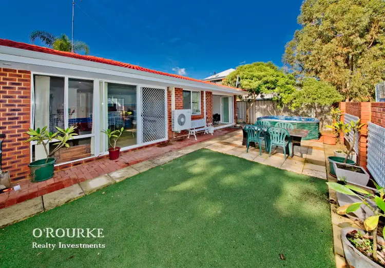 61 b Weaponess Road, Scarborough WA 6019