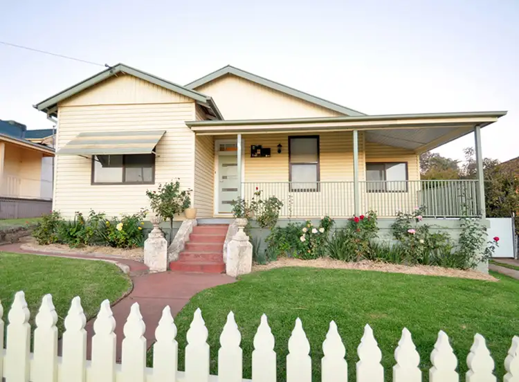 62 Commins Street, Junee NSW 2663