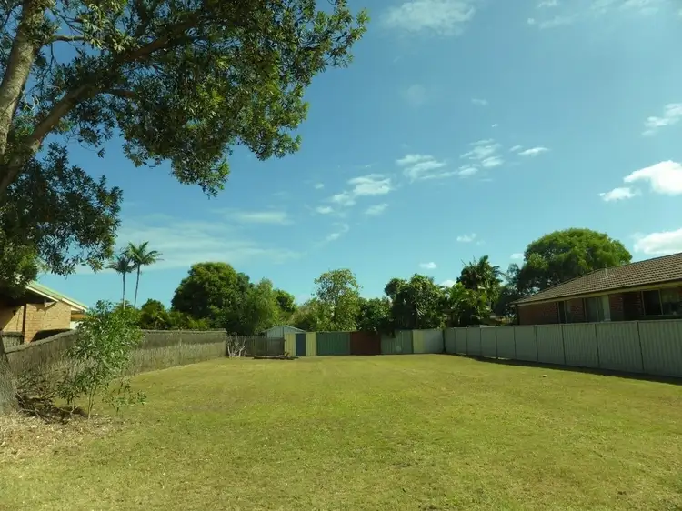 26 WARATAH AVENUE, Yamba NSW 2464