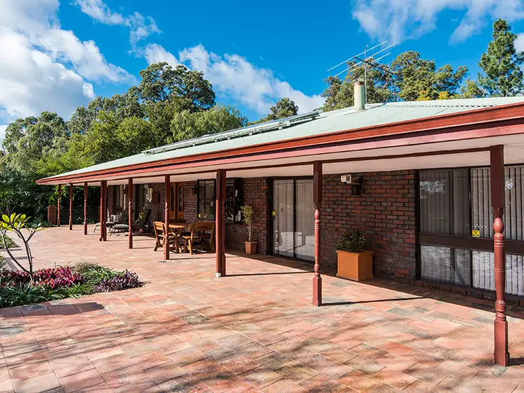 35 Carlisle Road, Kalamunda WA 6076