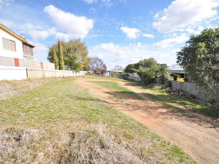 25 Edward Street, Junee NSW 2663