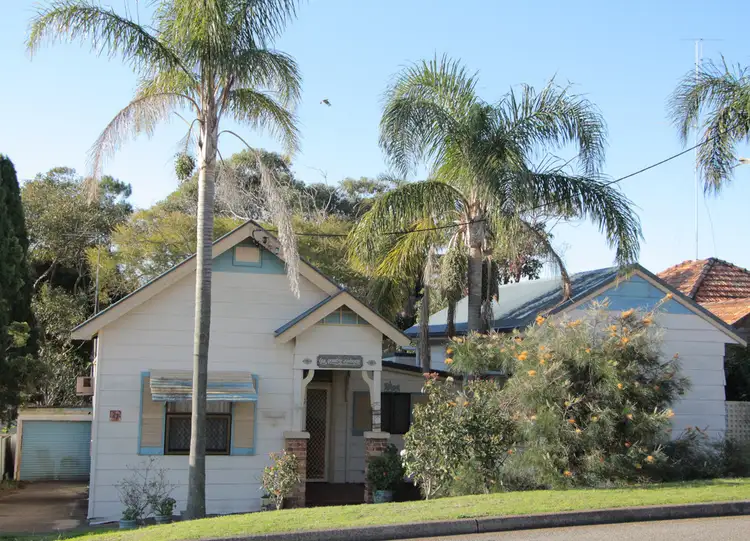 27 Maquarie Street, Belmont NSW 2280