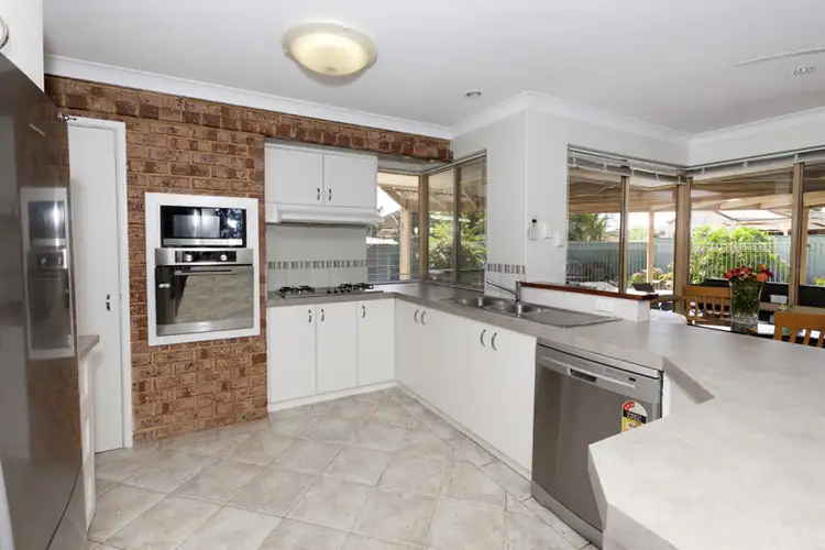 8 Hawkevale Road, High Wycombe WA 6057