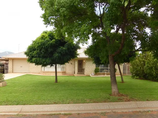 10 Noonan Street, Parkes NSW 2870