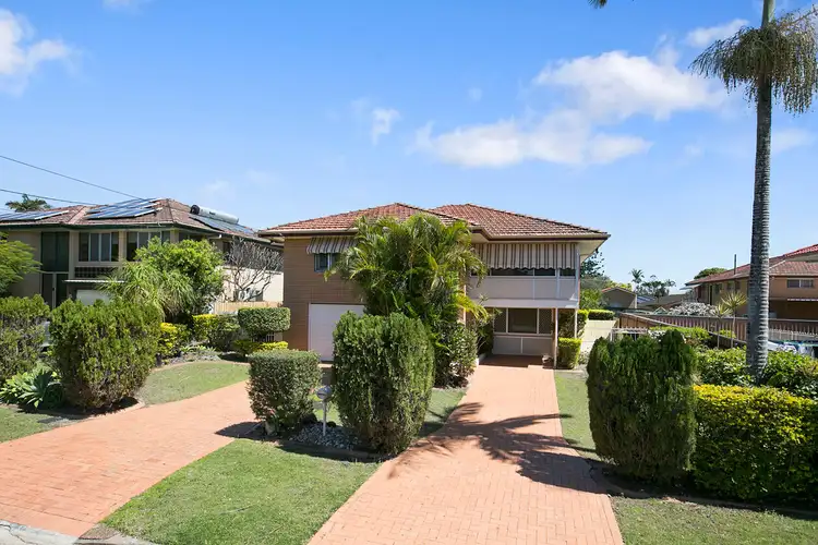 14 Winston Street, Wynnum West QLD 4178