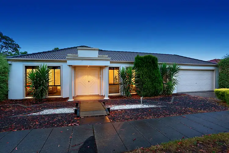 23 Hutchinson Drive, Lynbrook VIC 3975