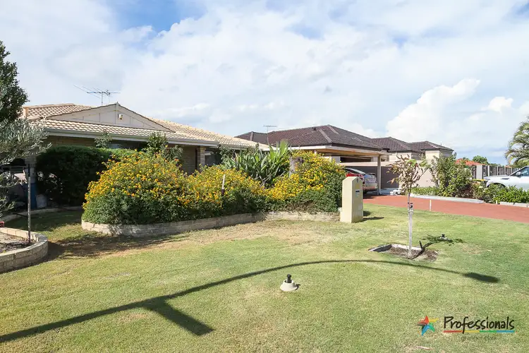 16 Hythe Road, Marangaroo WA 6064