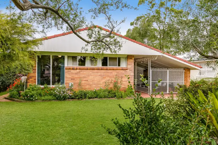 22 Mina Street