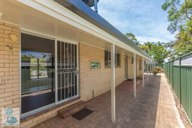 4 Parkland Crescent