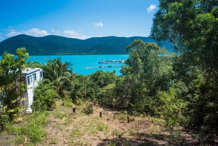 40 Harbour Avenue, Shute Harbour QLD 4802