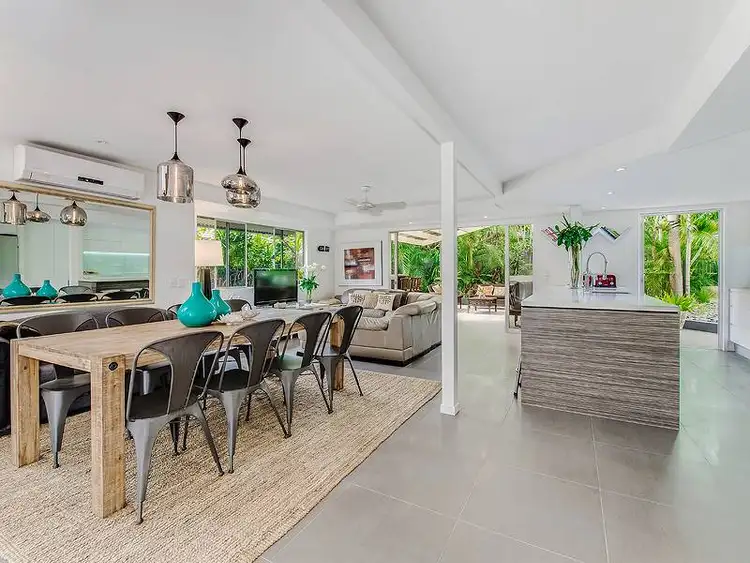 2 Hawley Court, Sunrise Beach QLD 4567
