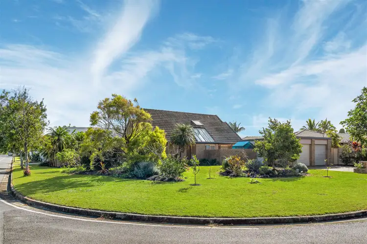 2 Montrose Court, Benowa QLD 4217