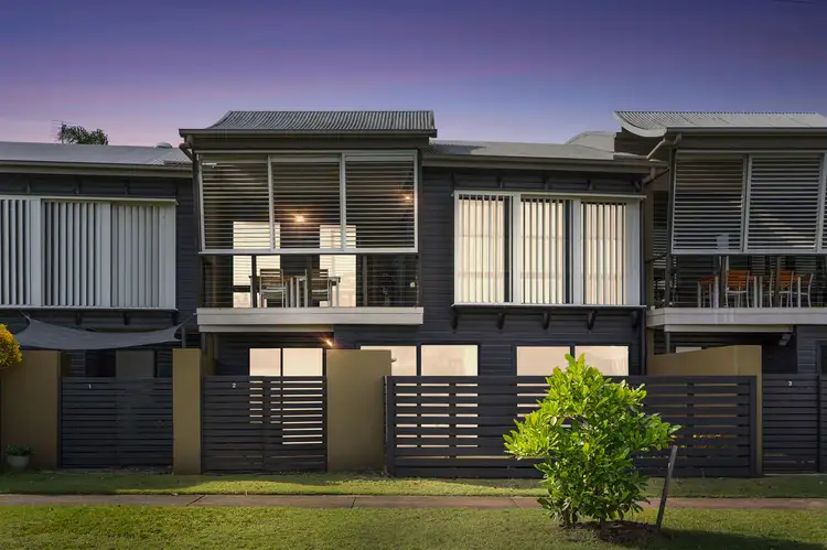 2/190 Cypress Street, Urangan QLD 4655