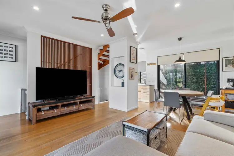 2/96 Railway Parade, Norman Park QLD 4170