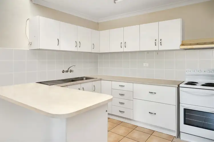 Fifth view of Homely unit listing, 4/16 Kent Street, West Gladstone QLD 4680