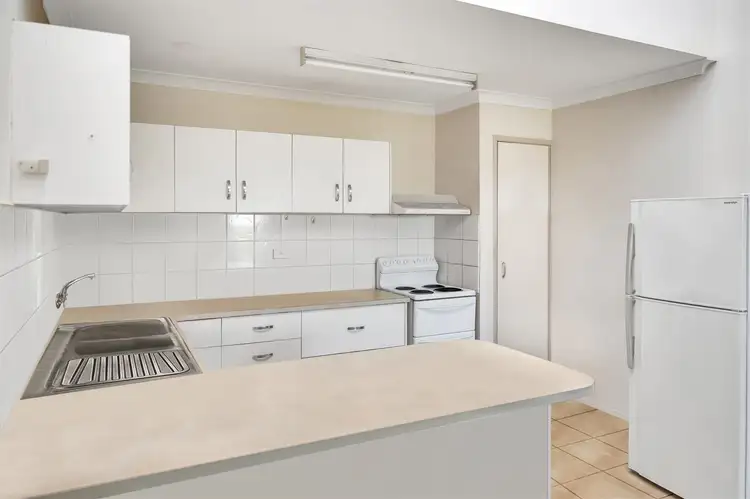 Sixth view of Homely unit listing, 4/16 Kent Street, West Gladstone QLD 4680