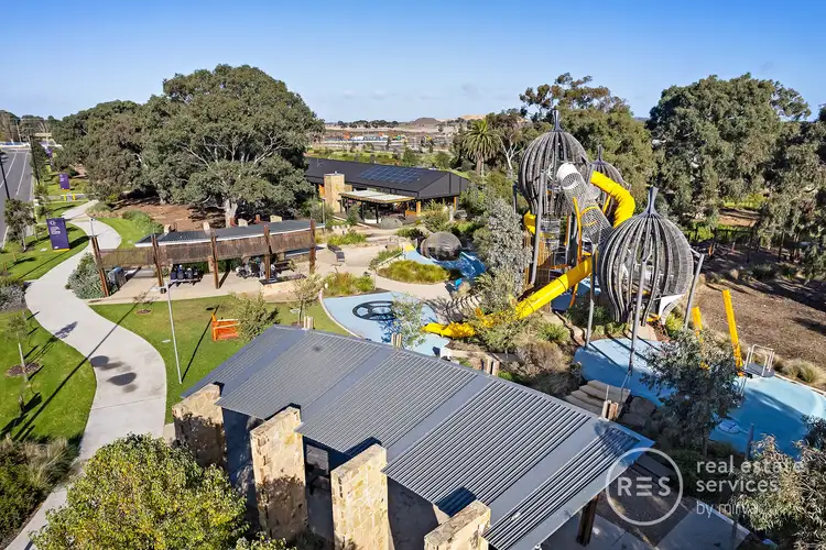 8 United Way, Donnybrook VIC 3064