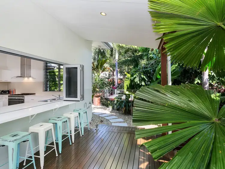 16 Michelia St, Palm Cove QLD 4879