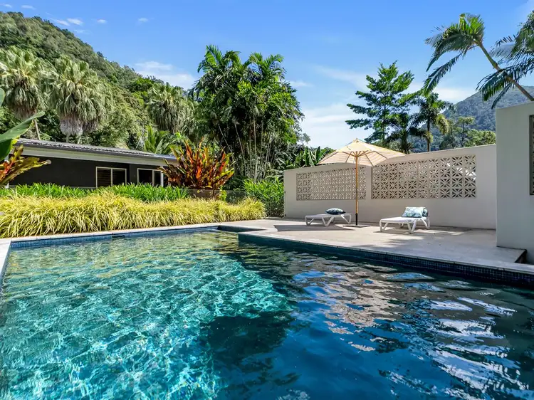 15 Cascades Drive, Redlynch QLD 4870