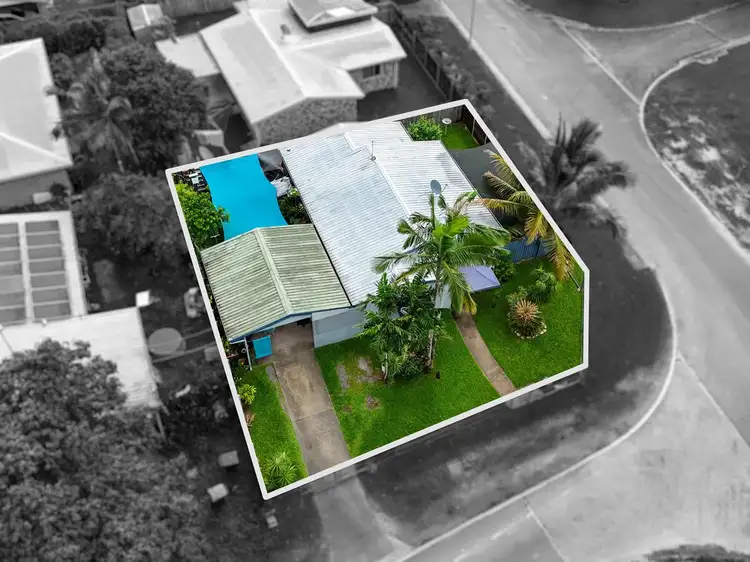 7 Shang Street, Mooroobool QLD 4870