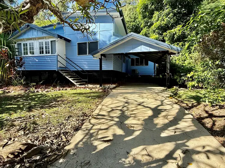 5 Holmes street, Stratford QLD 4870