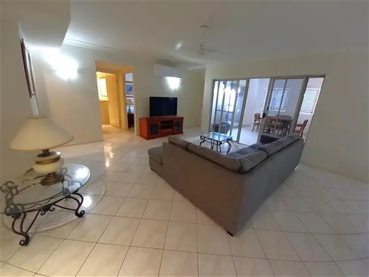 2 Greenslopes Street