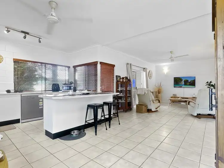 2/40-42 Old Smithfield Road, Freshwater QLD 4870