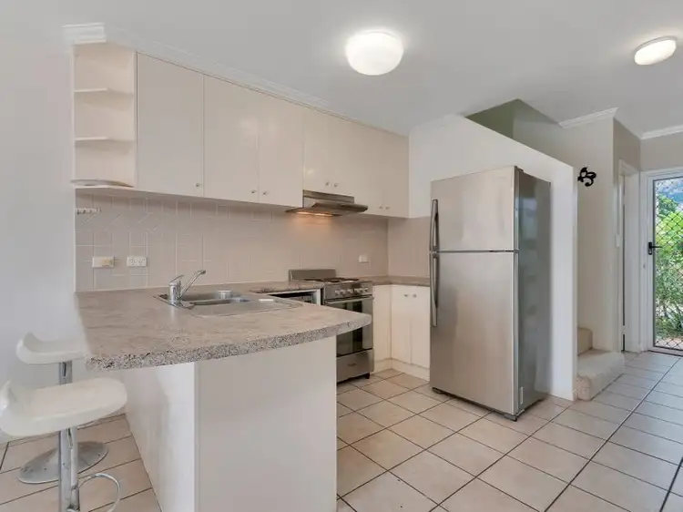 3/426 McCoombe Street, Mooroobool QLD 4870