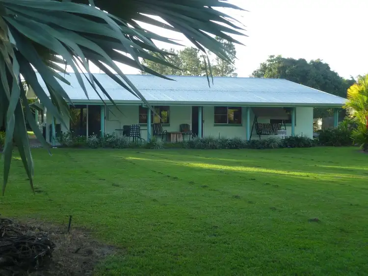 185 Etty Bay Road, Etty Bay QLD 4858