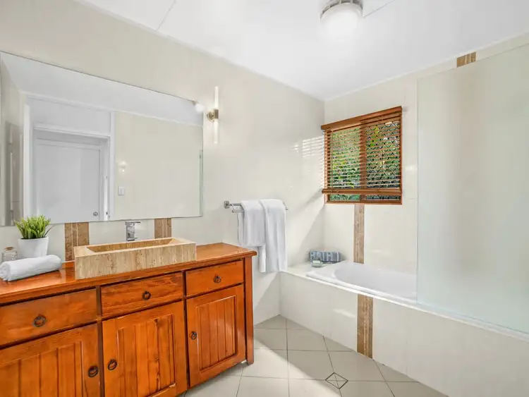 Seventh view of Homely house listing, 2 Alice Close, Woree QLD 4868