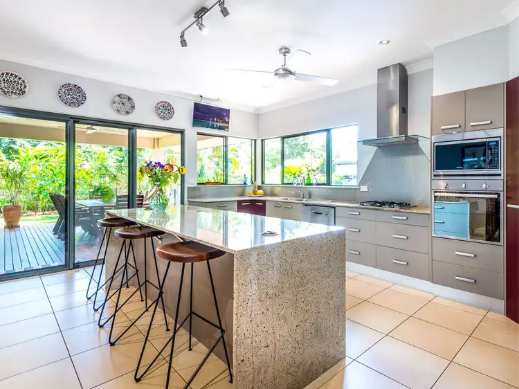 30 Tyrconnell Cr, Redlynch QLD 4870