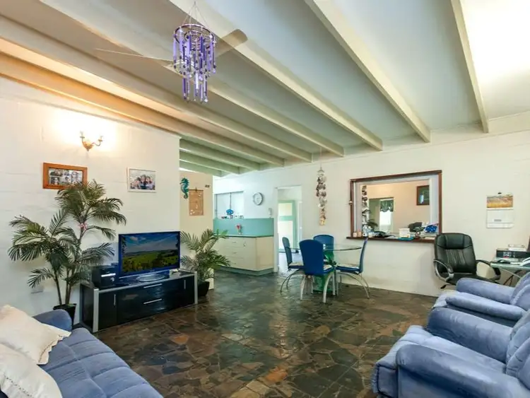 35 Maple Street, Holloways Beach QLD 4878