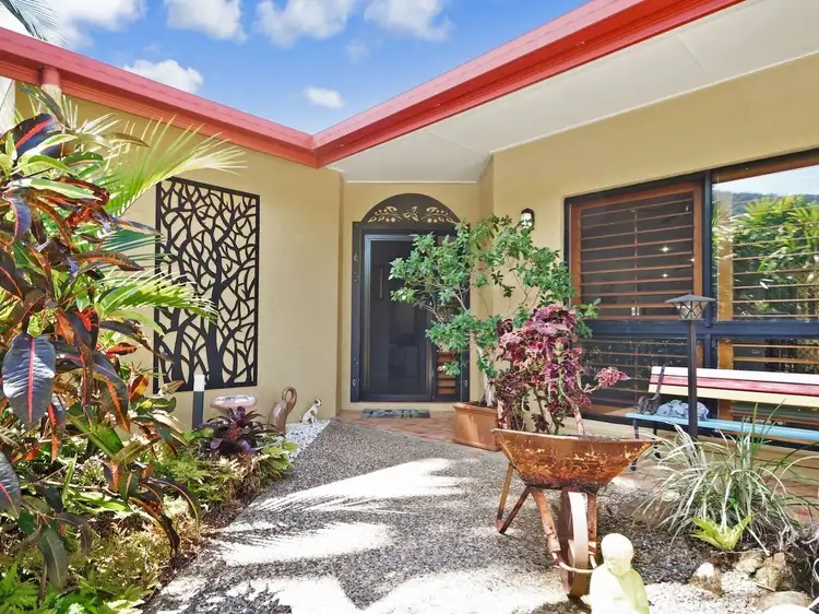 11 Fairley St, Redlynch QLD 4870