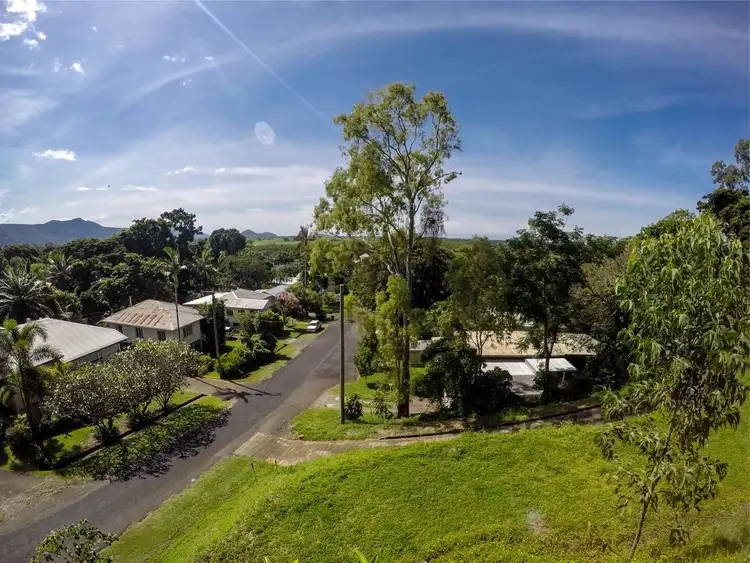 15 Dalgety St, Stratford QLD 4870