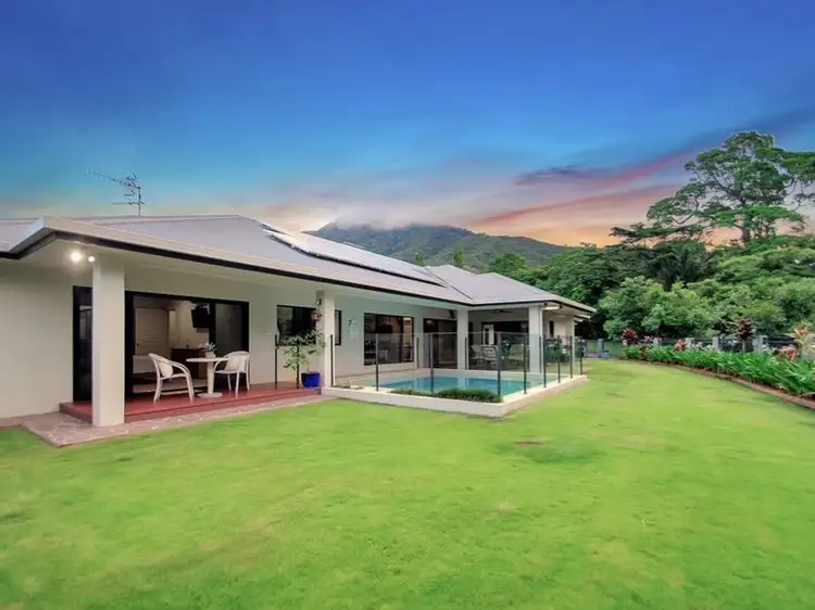 1 Abington Close, Redlynch QLD 4870