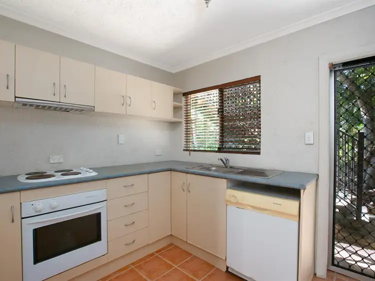 2/102 Wistaria Street, Holloways Beach QLD 4878