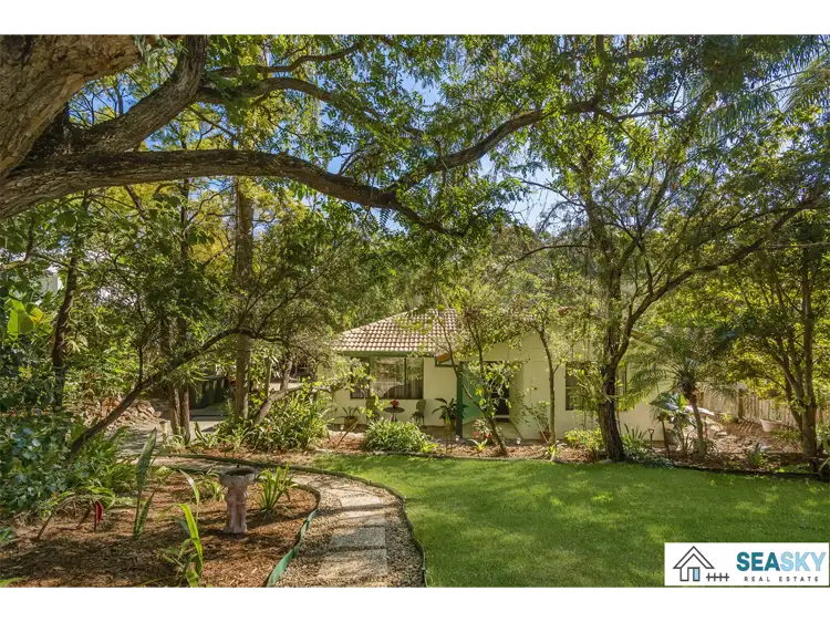 33 Dunsby Drive, Carrara QLD 4211