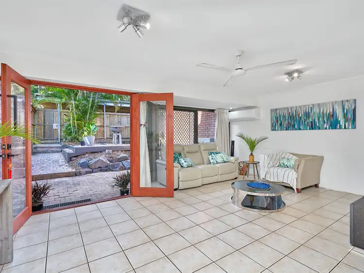 2/24-26 Corkill Street, Freshwater QLD 4870