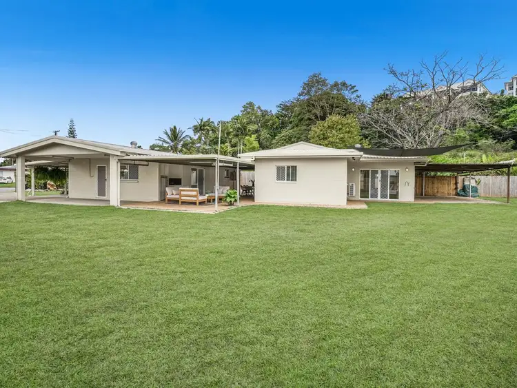 7 Capitanio Close, Mooroobool QLD 4870